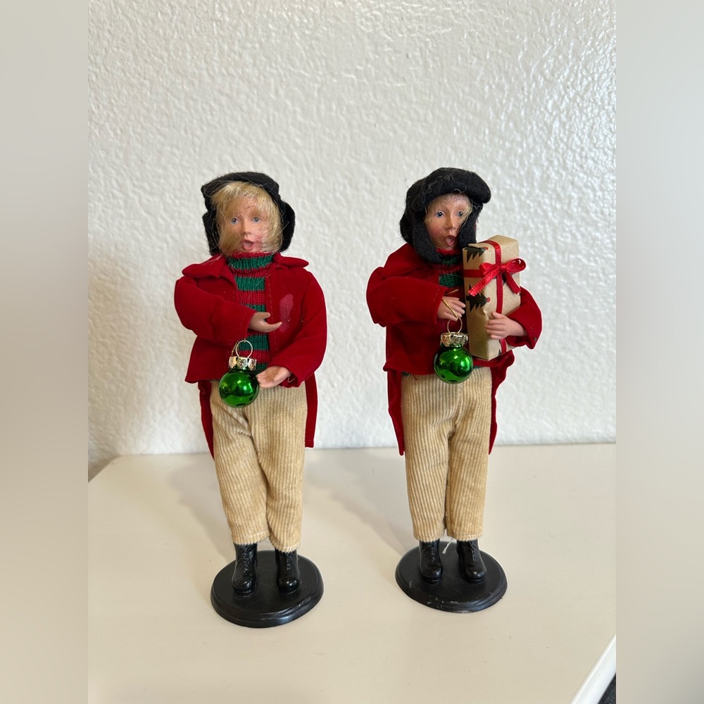 Set Of 2 christmas colorful figurines in  good condition